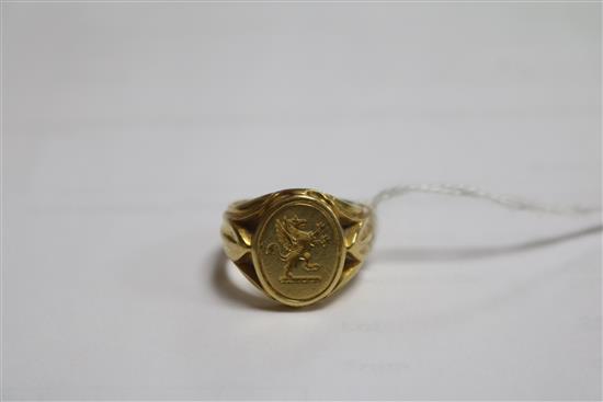 An 18ct gold signet ring with crest-engraved matrix, size N.